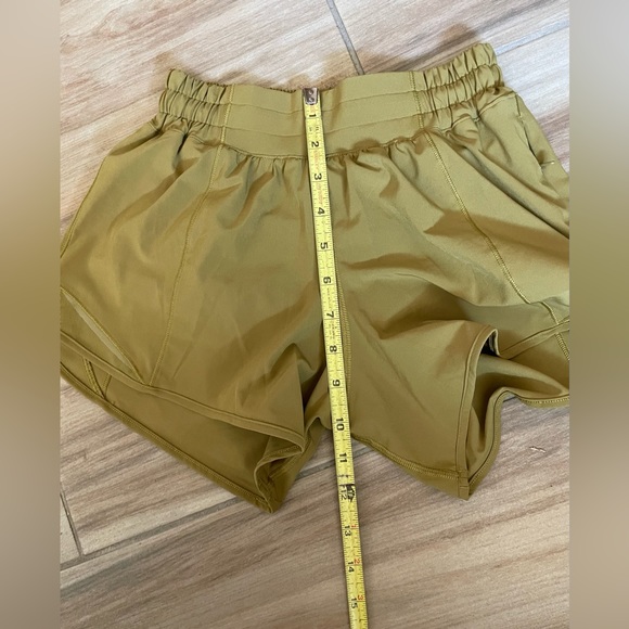 New without tags  Lululemon Athletica  Hotty Hot Low Rise Short size 2 - Picture 6 of 10